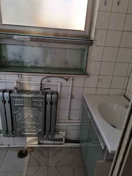 繽紛上街附近的一樓出租，家具家電齊全