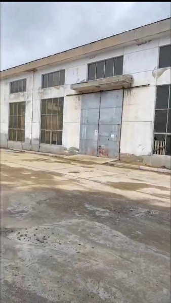 出租義烏東工業(yè)用地1200平左右，有航吊